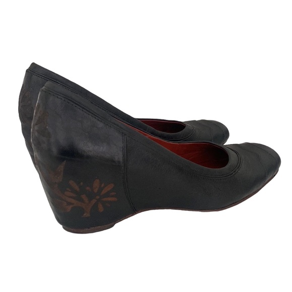 Modern Vintage Black Leather Floral Laser Cut Hidden Wedge Pumps - Picture 10 of 10